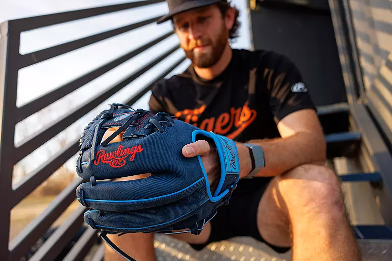 Rawlings 11.5'' Heart of the Hide "Denim" Pro Label Series Glove 2025 - Image 7